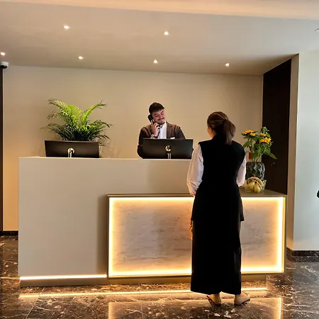 Hotel Moon & Sun